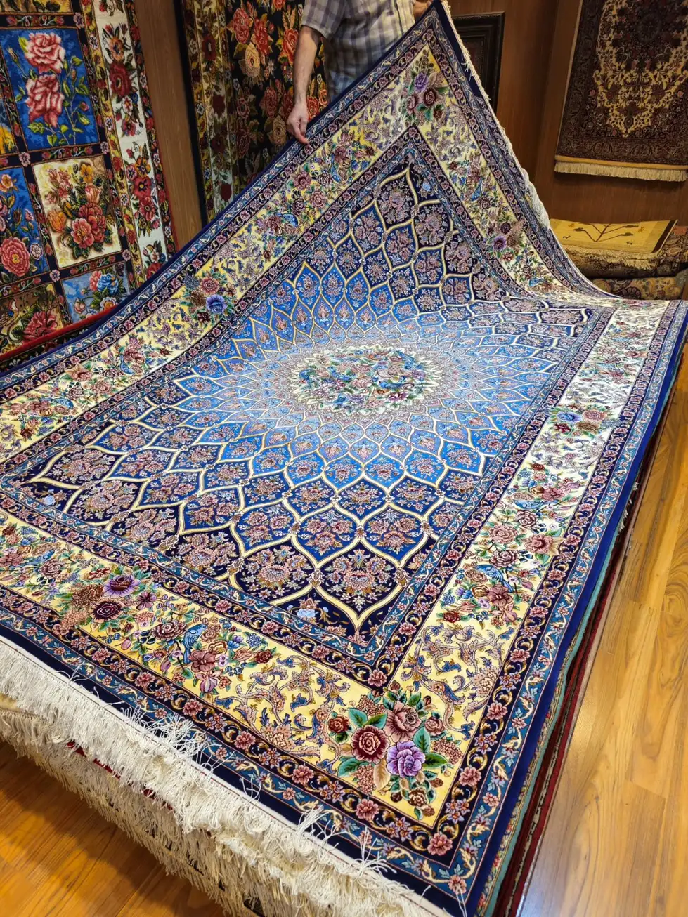 Blue Isfahan rug PRR-HM-007 with floral radial starburst and pale yellow border
