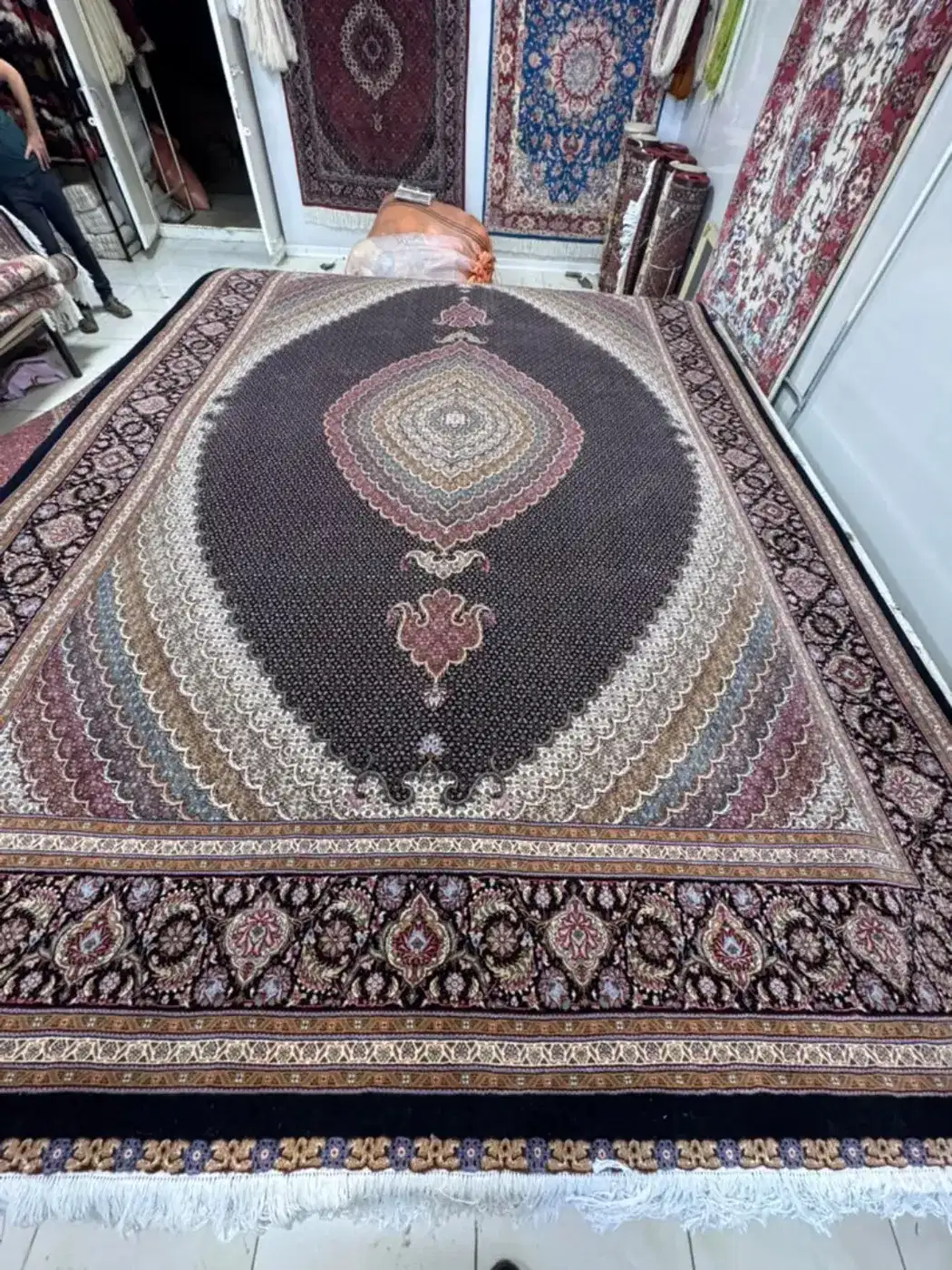 سجادة فارسية يدوية من أردبيل — ترنج بلون لؤلؤي