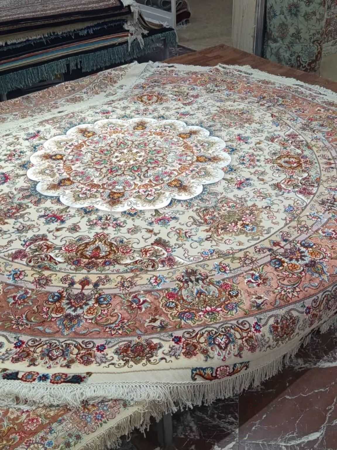 Tabriz Persian Handmade Rug — Ivory Medallion — Ø 200 cm — image 2